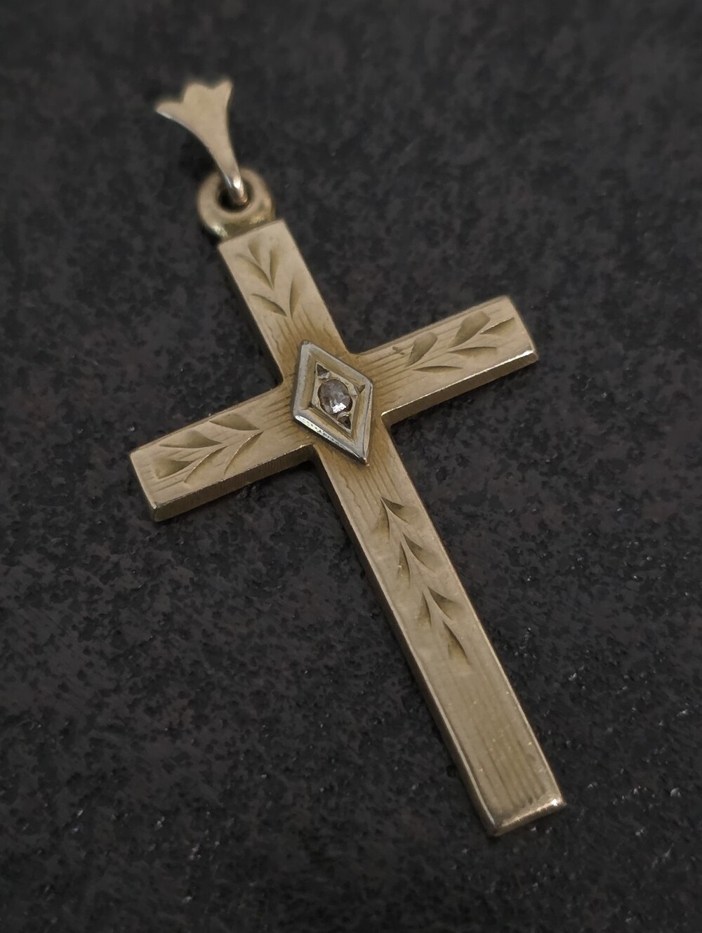 Vintage 10K Gold Diamond Cross Pendant | Circa 1940s–1950s - Picture 3 of 10